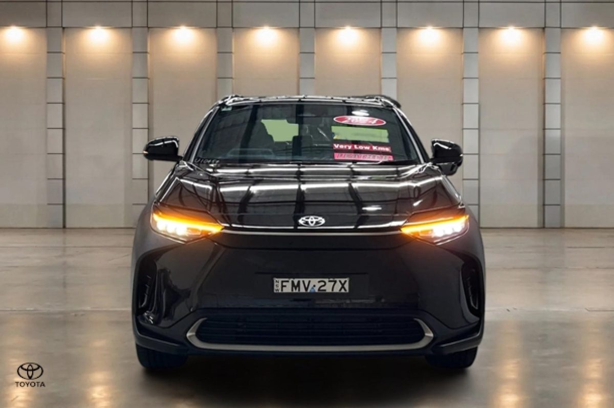 2024 Toyota bZ4X Base