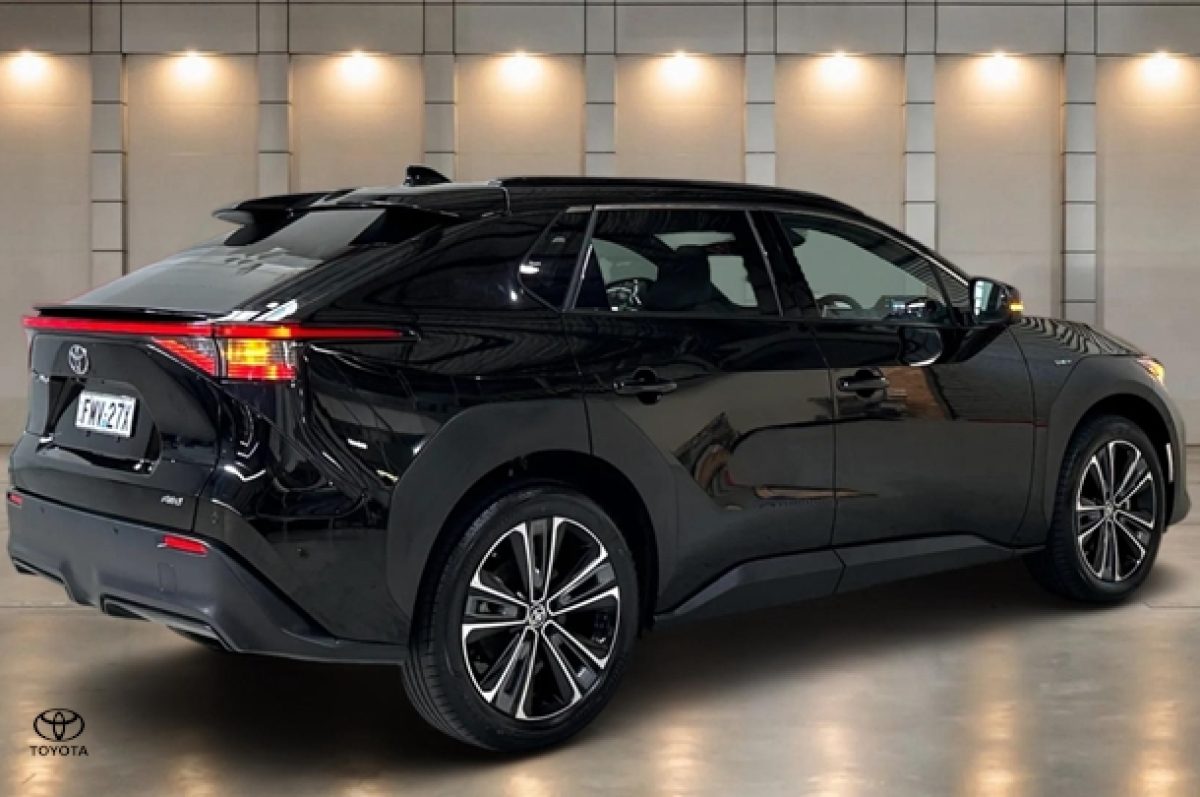 2024 Toyota bZ4X Base