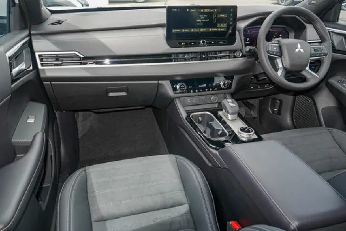 2026 Mitsubishi Outlander ZM MY26 Black Edition 2WD White Diamond 8 Speed Constant Variable Wagon