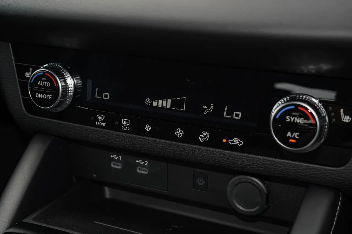 2026 Mitsubishi Outlander ZM MY26 Black Edition 2WD White Diamond 8 Speed Constant Variable Wagon