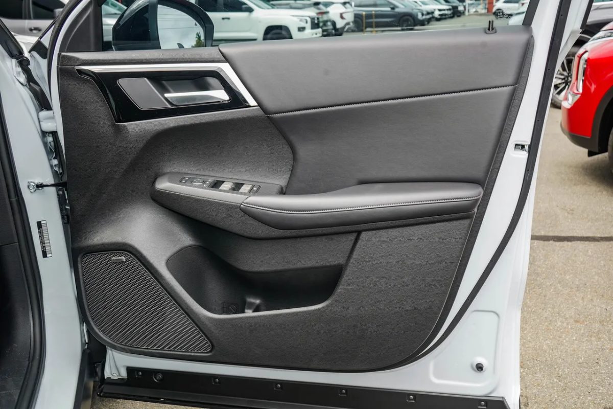 2026 Mitsubishi Outlander ZM MY26 Black Edition 2WD White Diamond 8 Speed Constant Variable Wagon