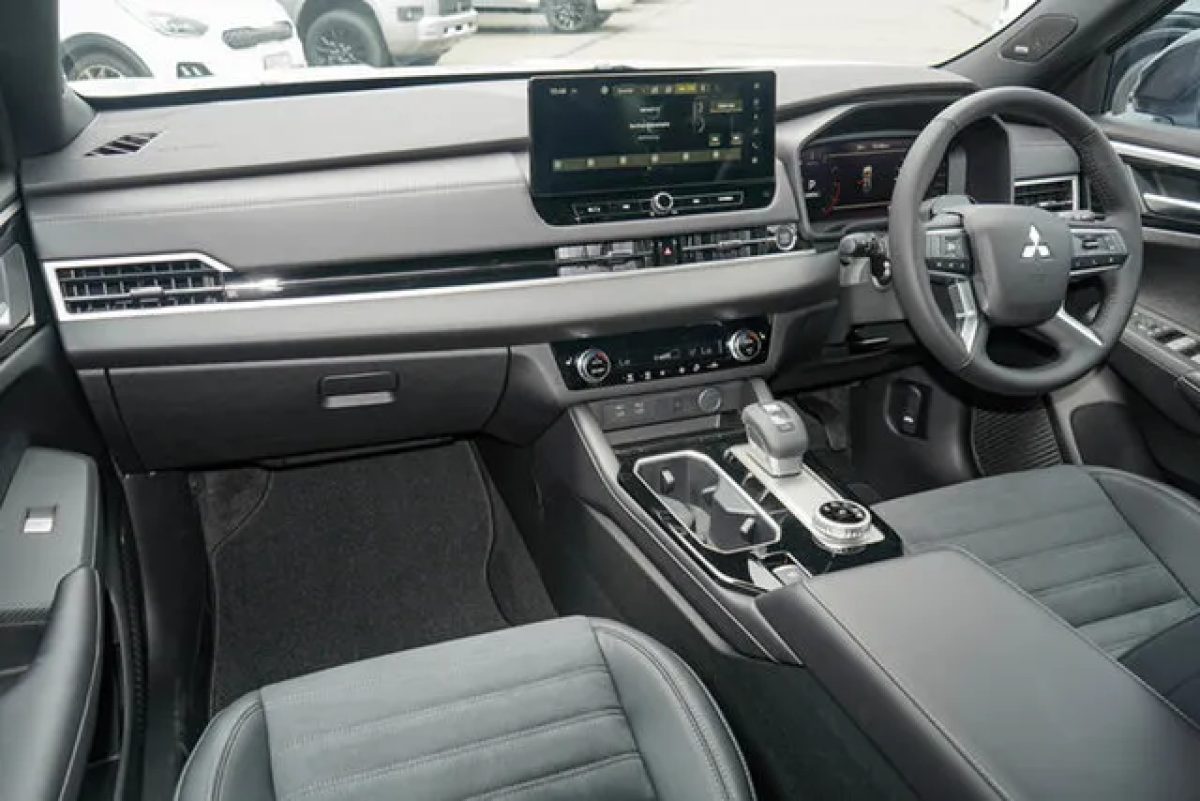 2026 Mitsubishi Outlander ZM MY26 Black Edition 2WD White Diamond 8 Speed Constant Variable Wagon