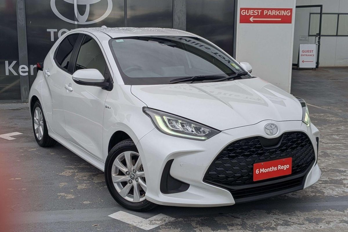 2024 Toyota Yaris HB Hybrid SX