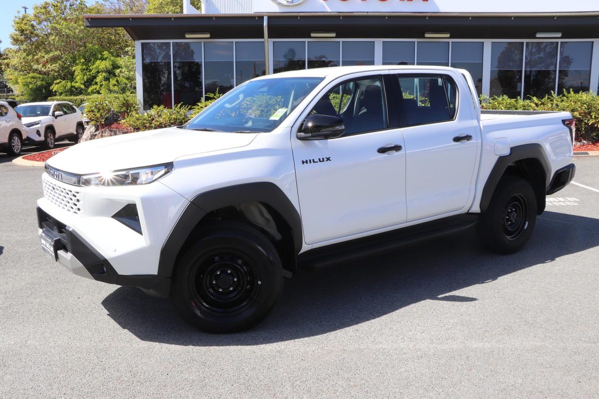 2025 Toyota Hilux 4x4 SR