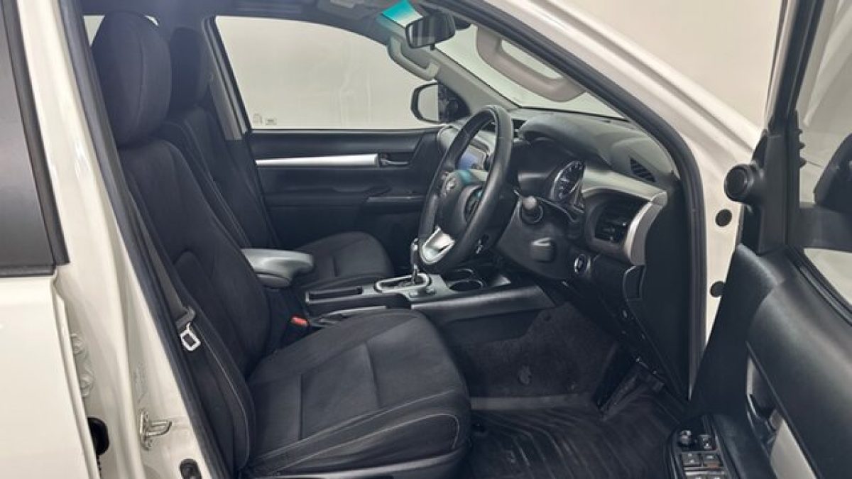 2021 Toyota Hilux SR5