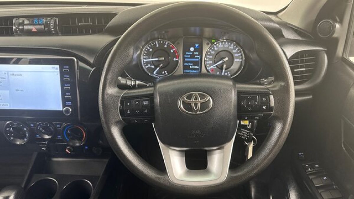 2023 Toyota Hilux SR