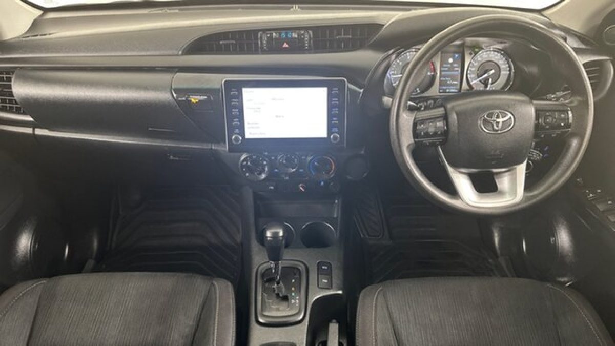 2023 Toyota Hilux SR