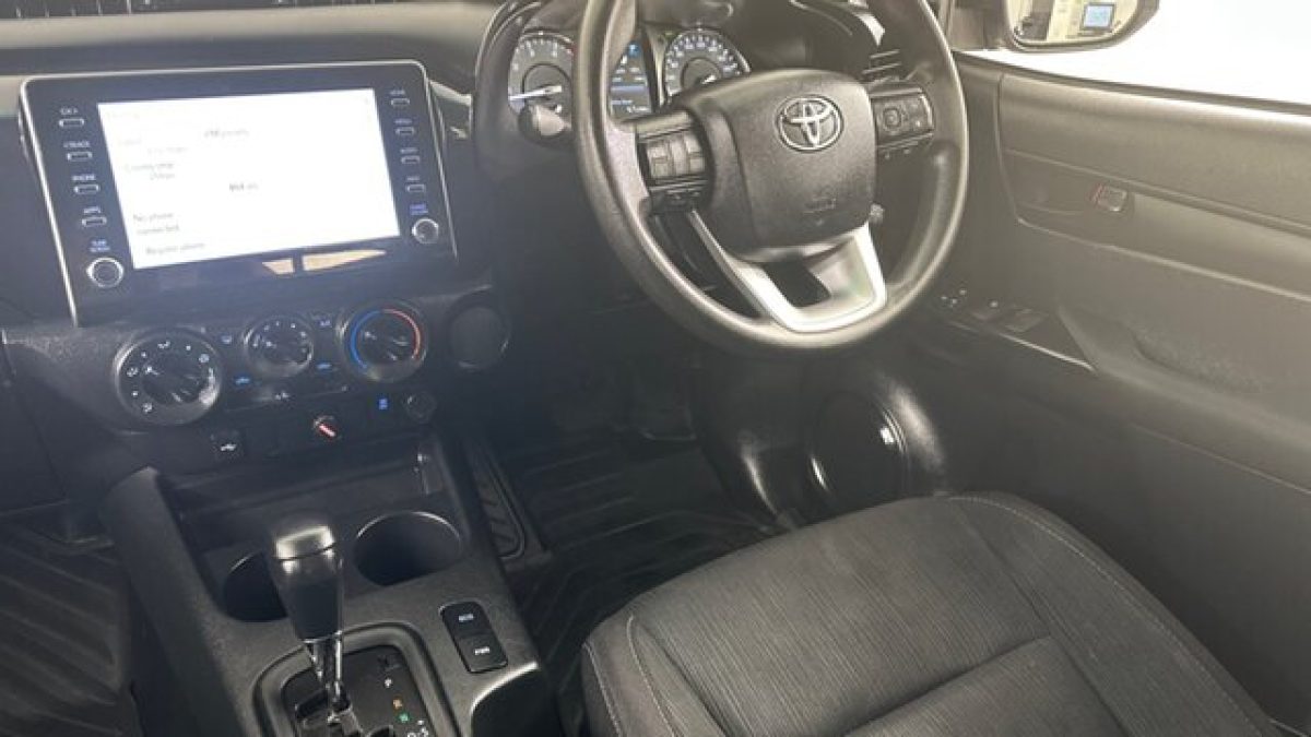 2023 Toyota Hilux SR