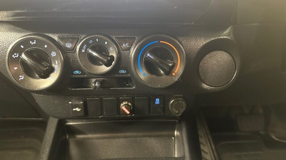 2023 Toyota Hilux SR