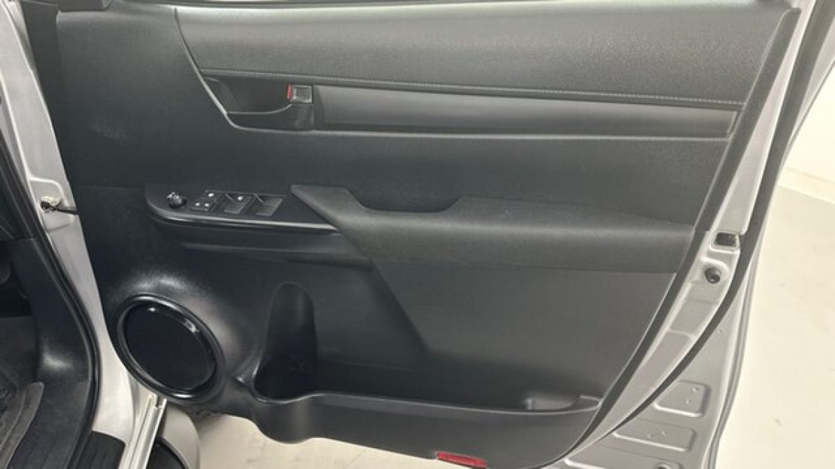 2023 Toyota Hilux SR