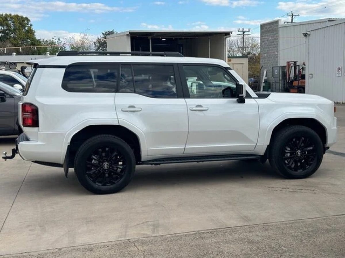 2024 Toyota Prado VX