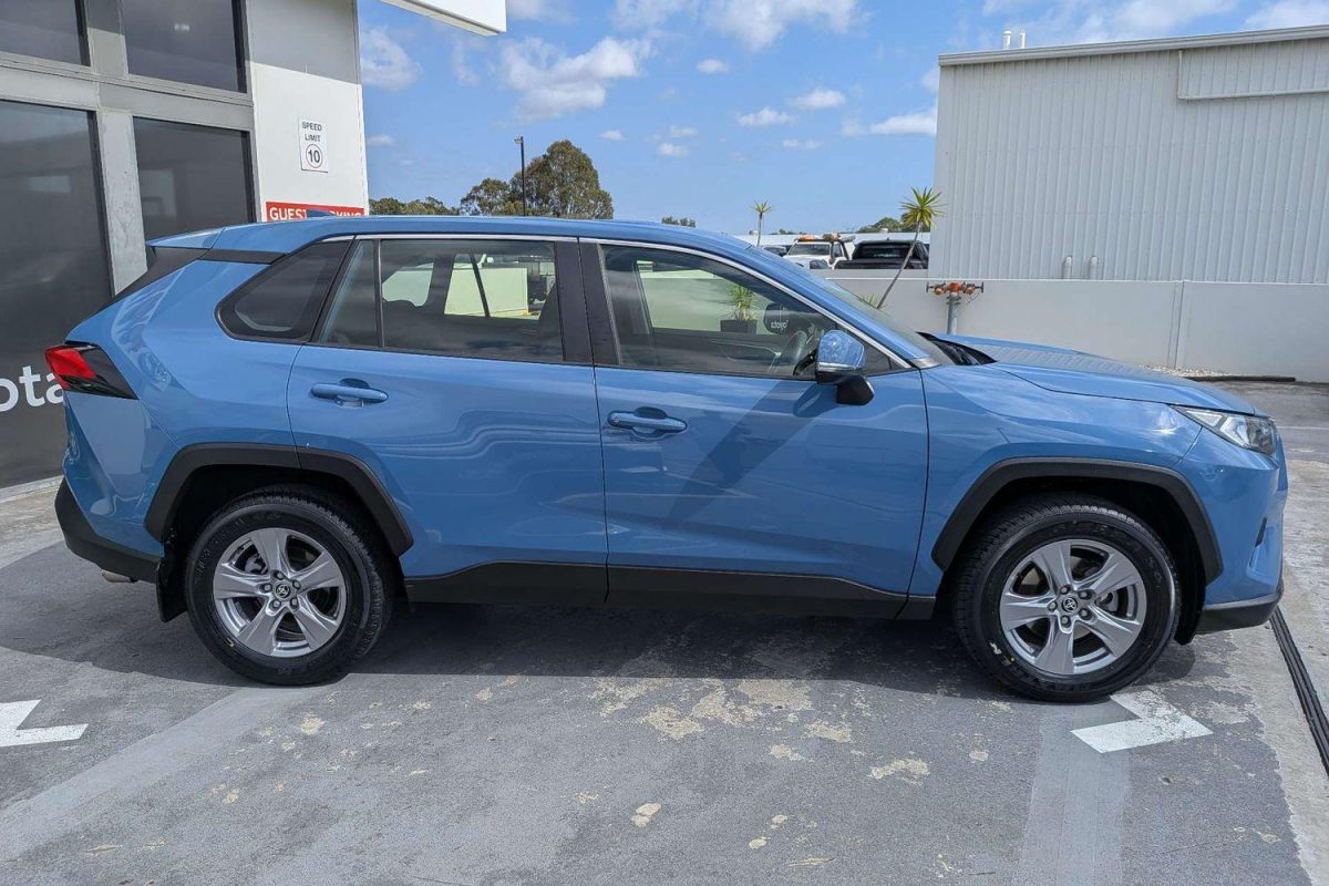 2022 Toyota RAV4 GX-2WD