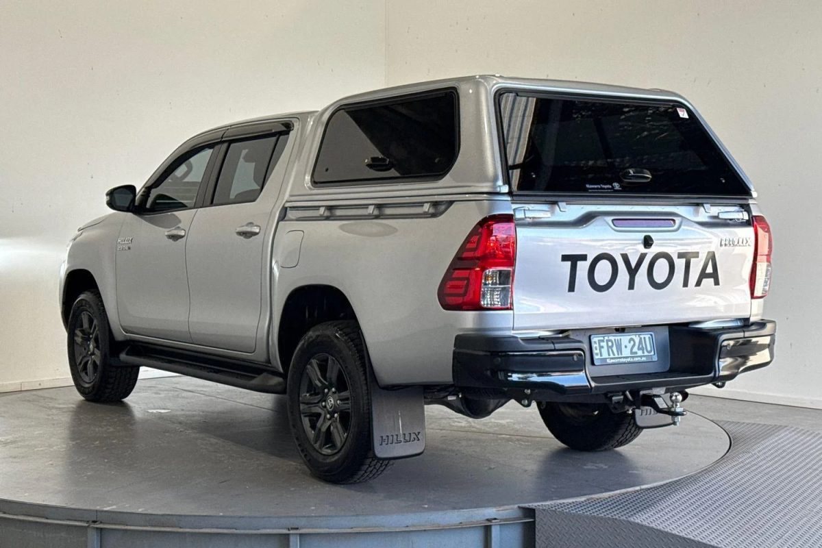 2025 Toyota Hilux SR