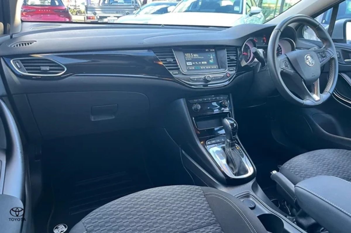 2018 Holden Astra R