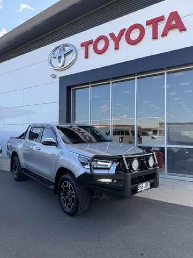 2023 Toyota Hilux SR5