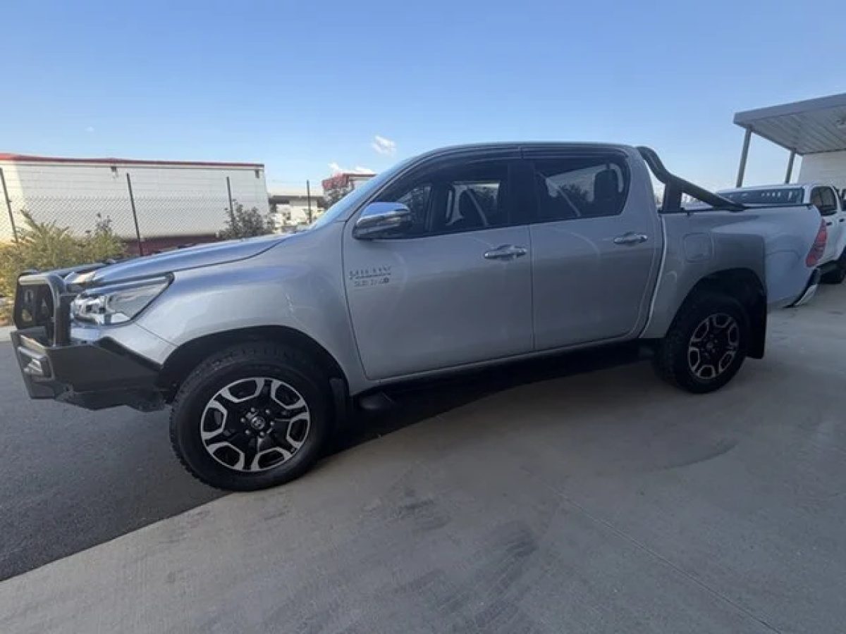 2023 Toyota Hilux SR5