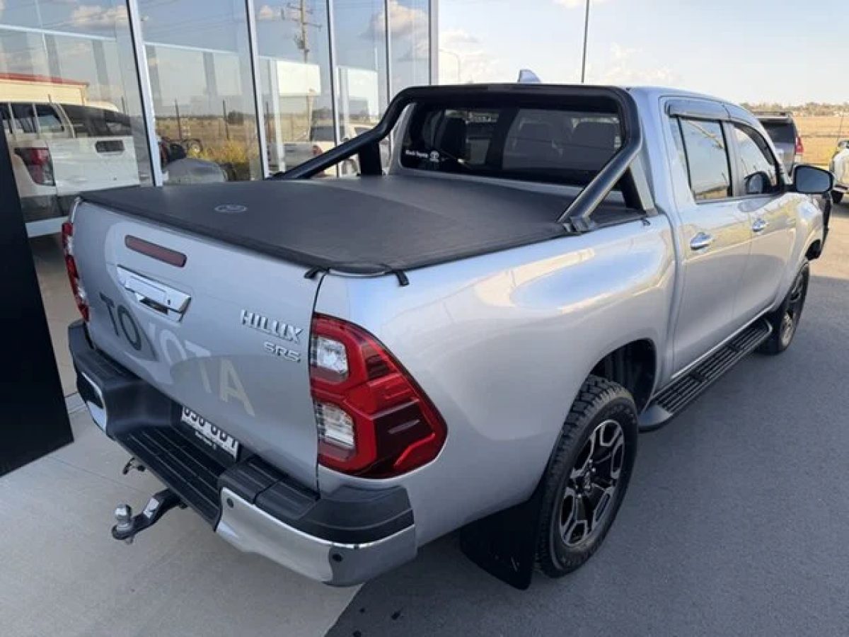2023 Toyota Hilux SR5
