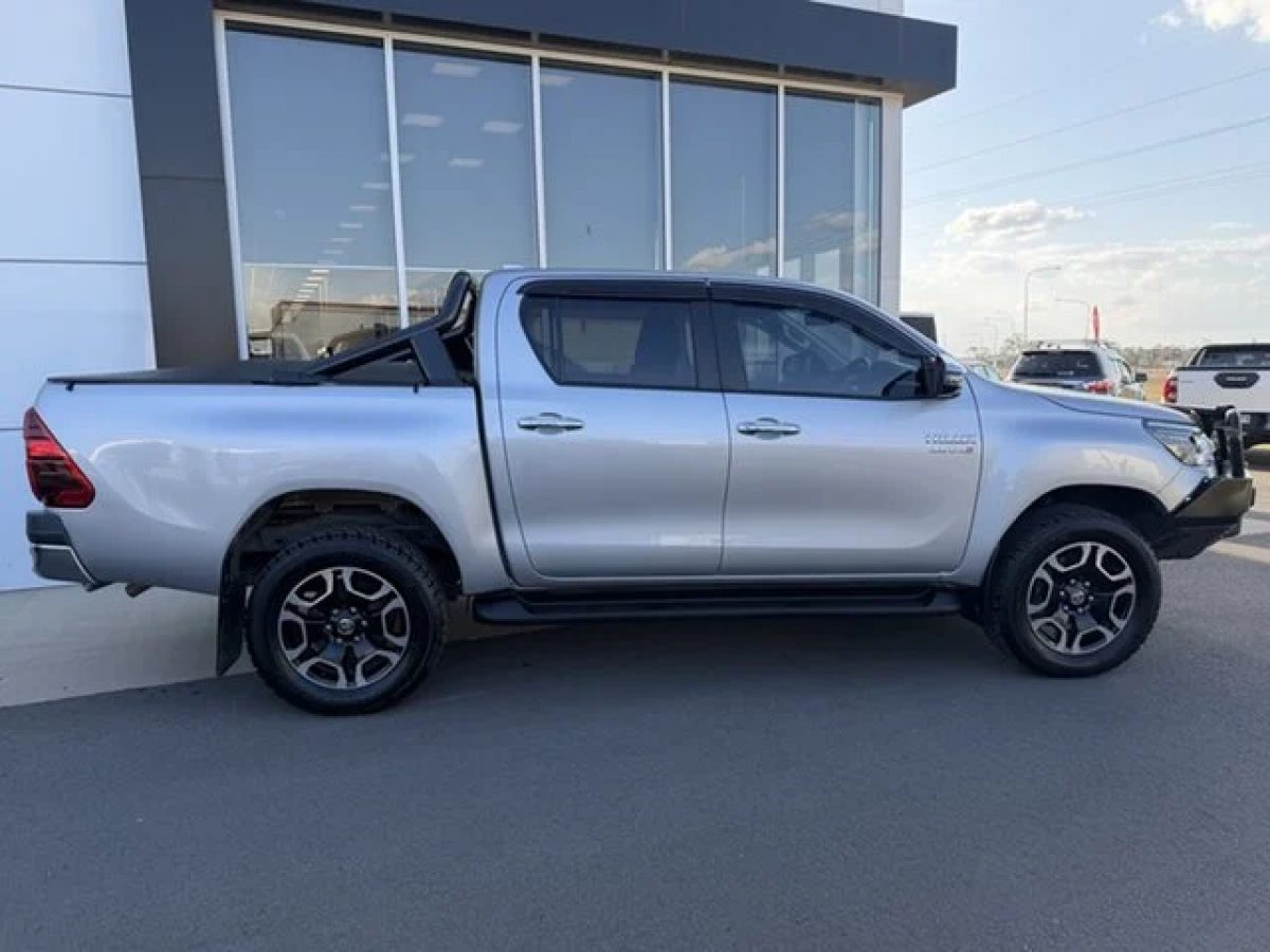 2023 Toyota Hilux SR5