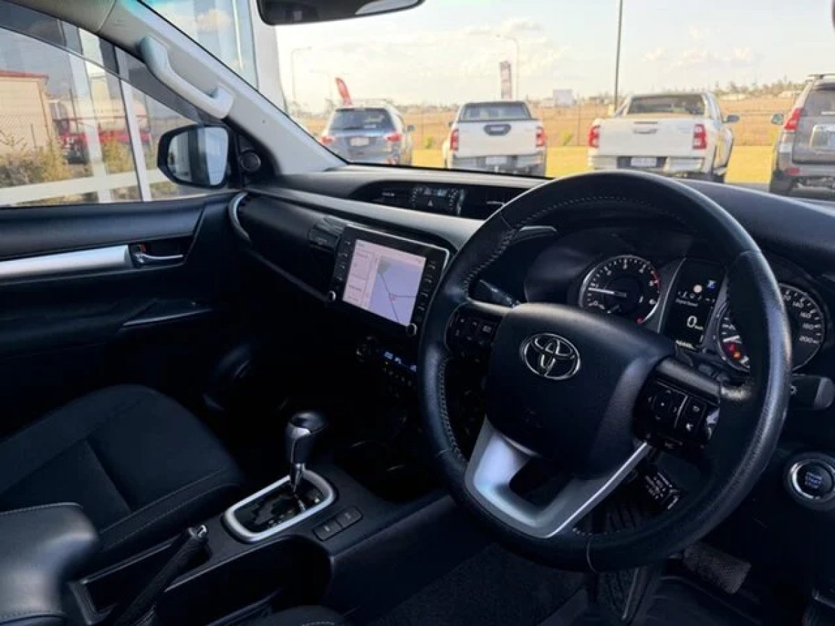 2023 Toyota Hilux SR5