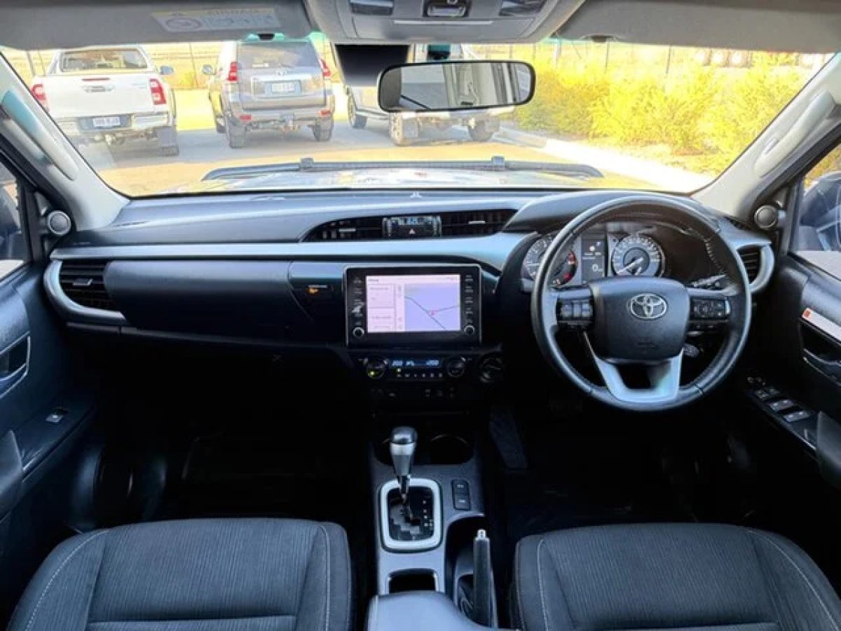 2023 Toyota Hilux SR5