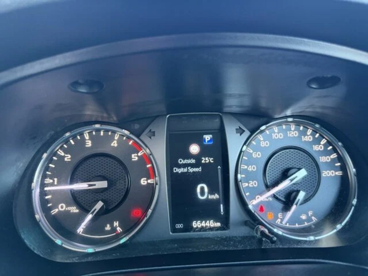 2023 Toyota Hilux SR5