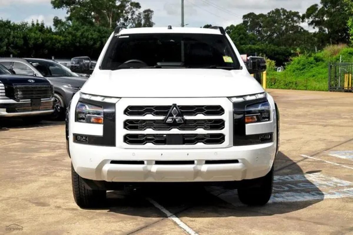 2025 Mitsubishi Triton MV MY25 GSR Double Cab 4x4 White Diamond 6 Speed Sports Automatic Cab Chassis