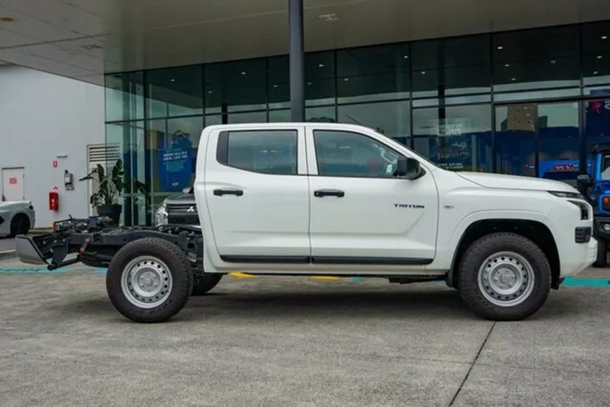 2025 Mitsubishi Triton MV MY25 GLX Double Cab 4x4 White 6 Speed Manual Cab Chassis