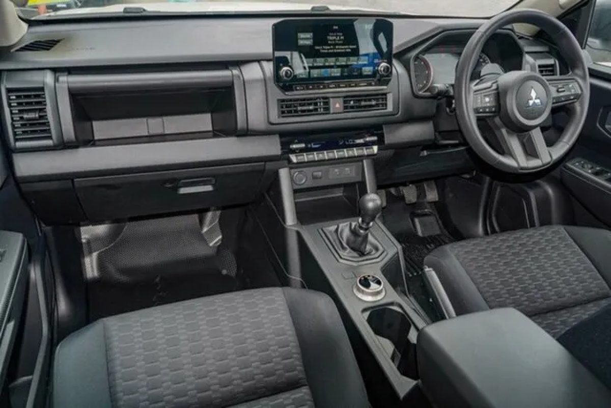 2025 Mitsubishi Triton MV MY25 GLX Double Cab 4x4 White 6 Speed Manual Cab Chassis