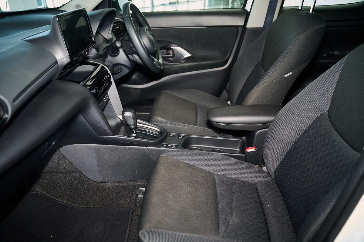 2024 Toyota Yaris Cross Hybrid GX