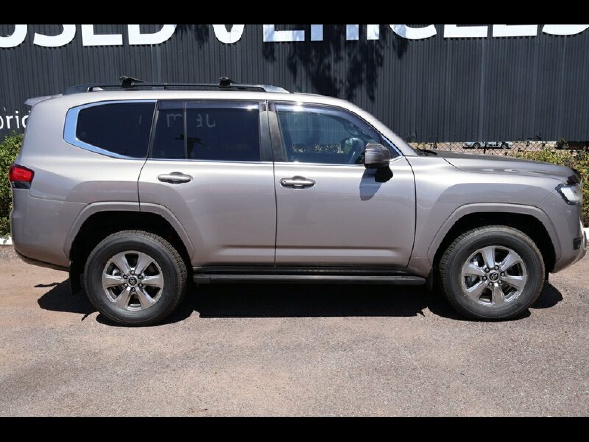 2023 Toyota Landcruiser VX