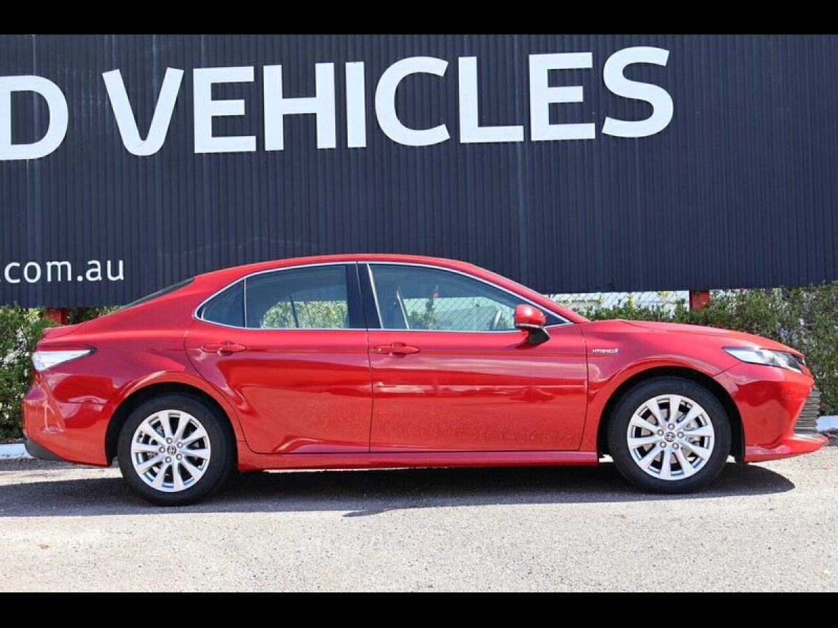 2020 Toyota Camry Hybrid Sedan (Feverish Red) Used Car