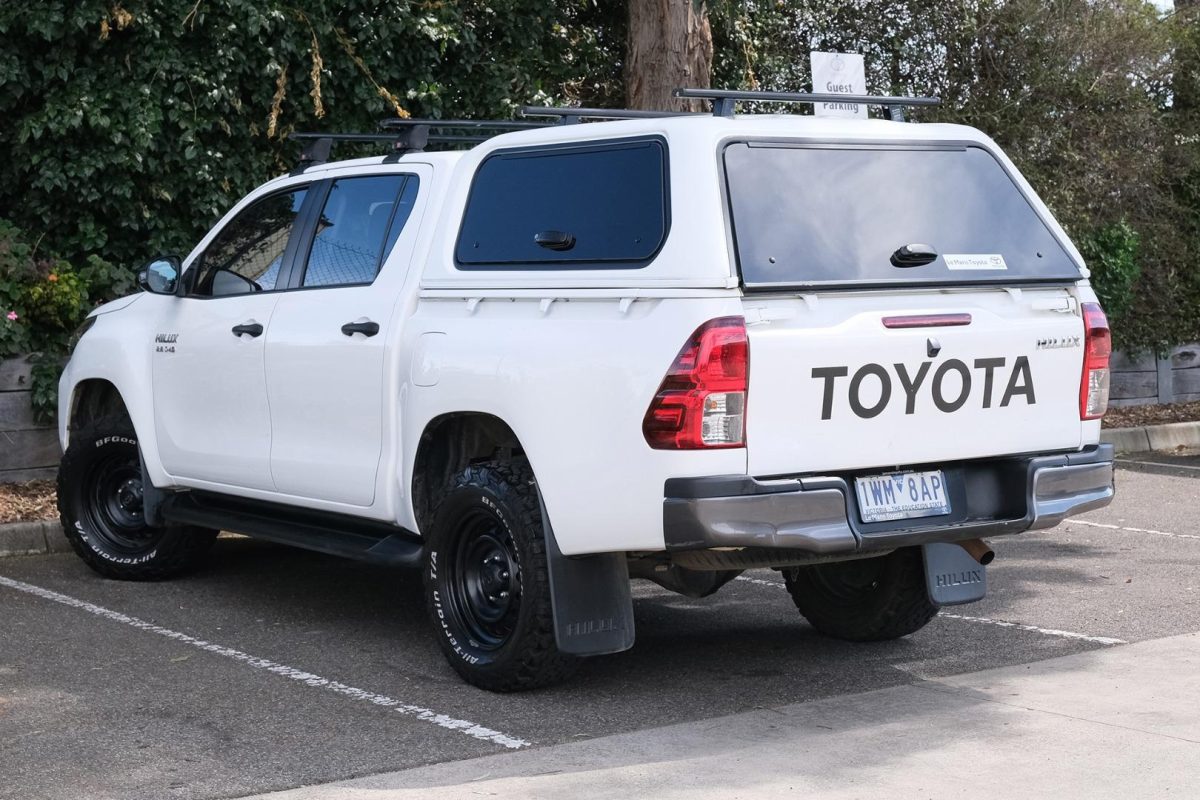2022 Toyota Hilux SR