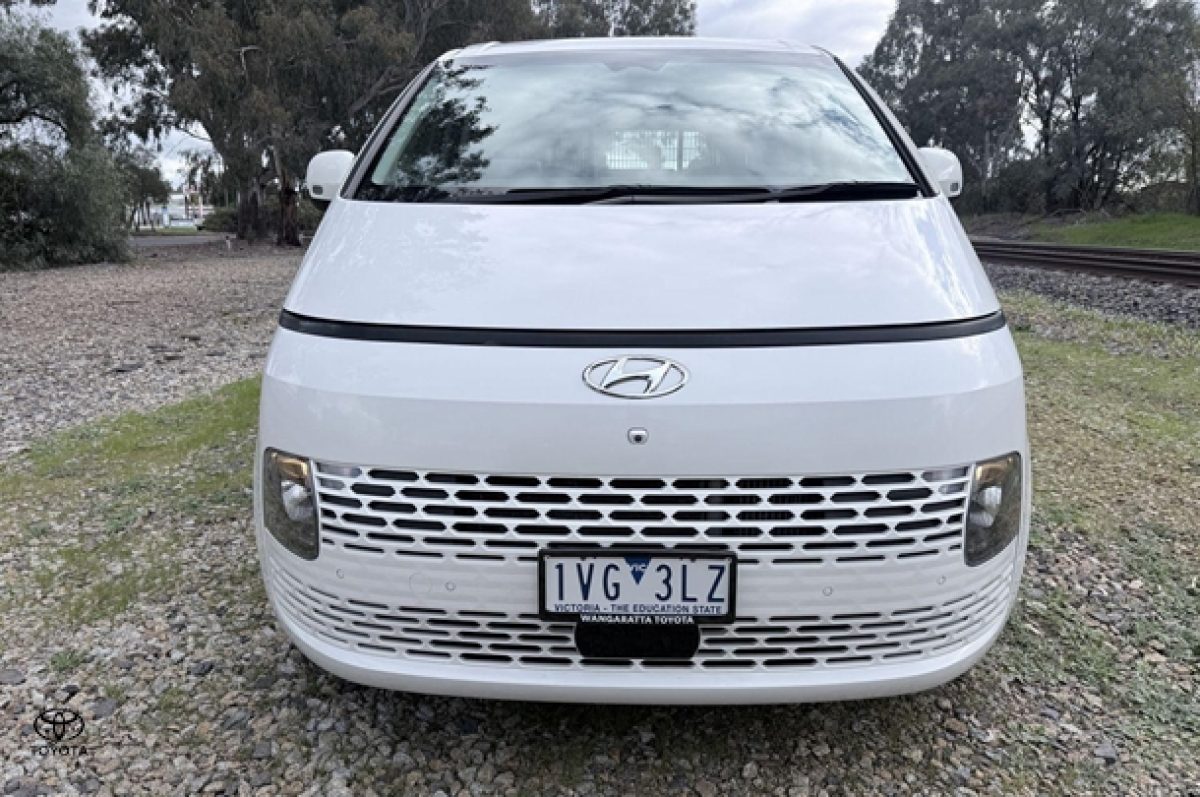 2022 Hyundai STARIA Base