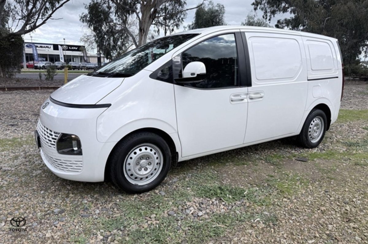 2022 Hyundai STARIA Base