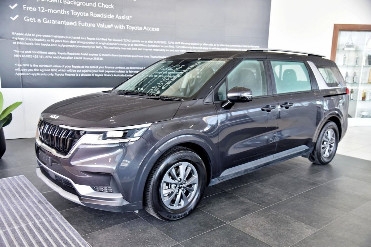 2023 Kia Carnival S