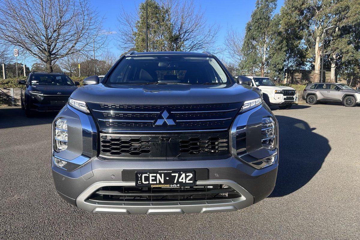 2022 Mitsubishi Outlander Exceed