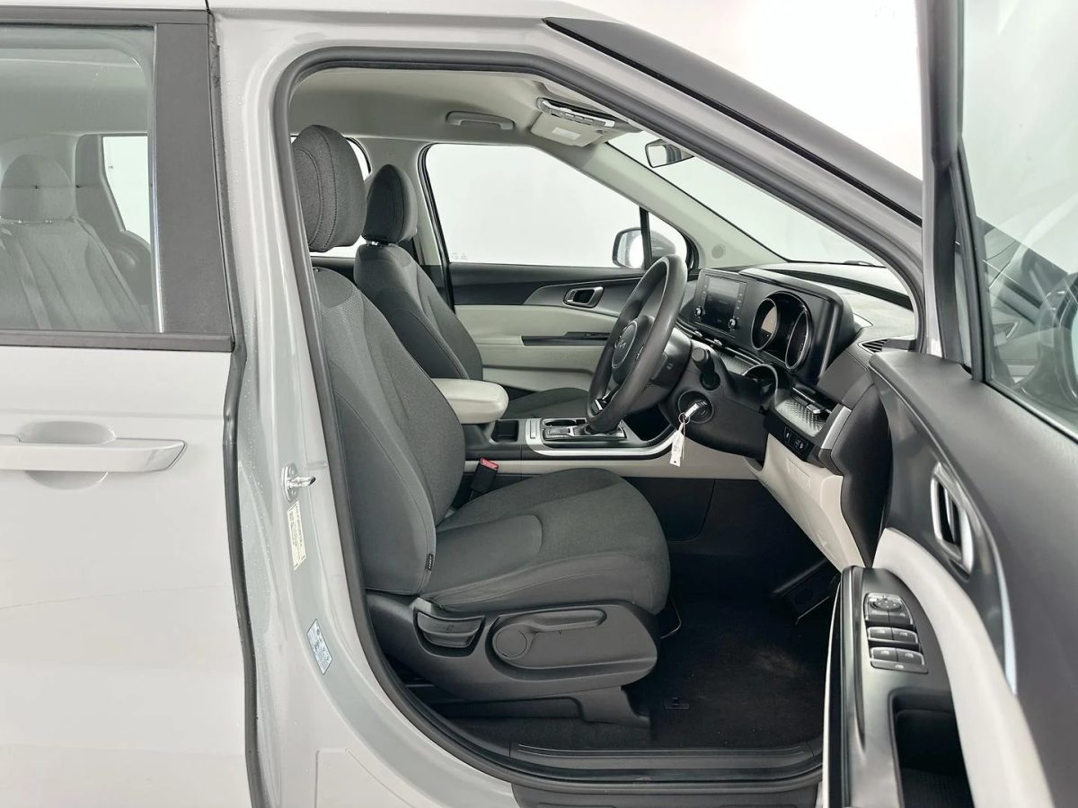 2023 Kia Carnival S