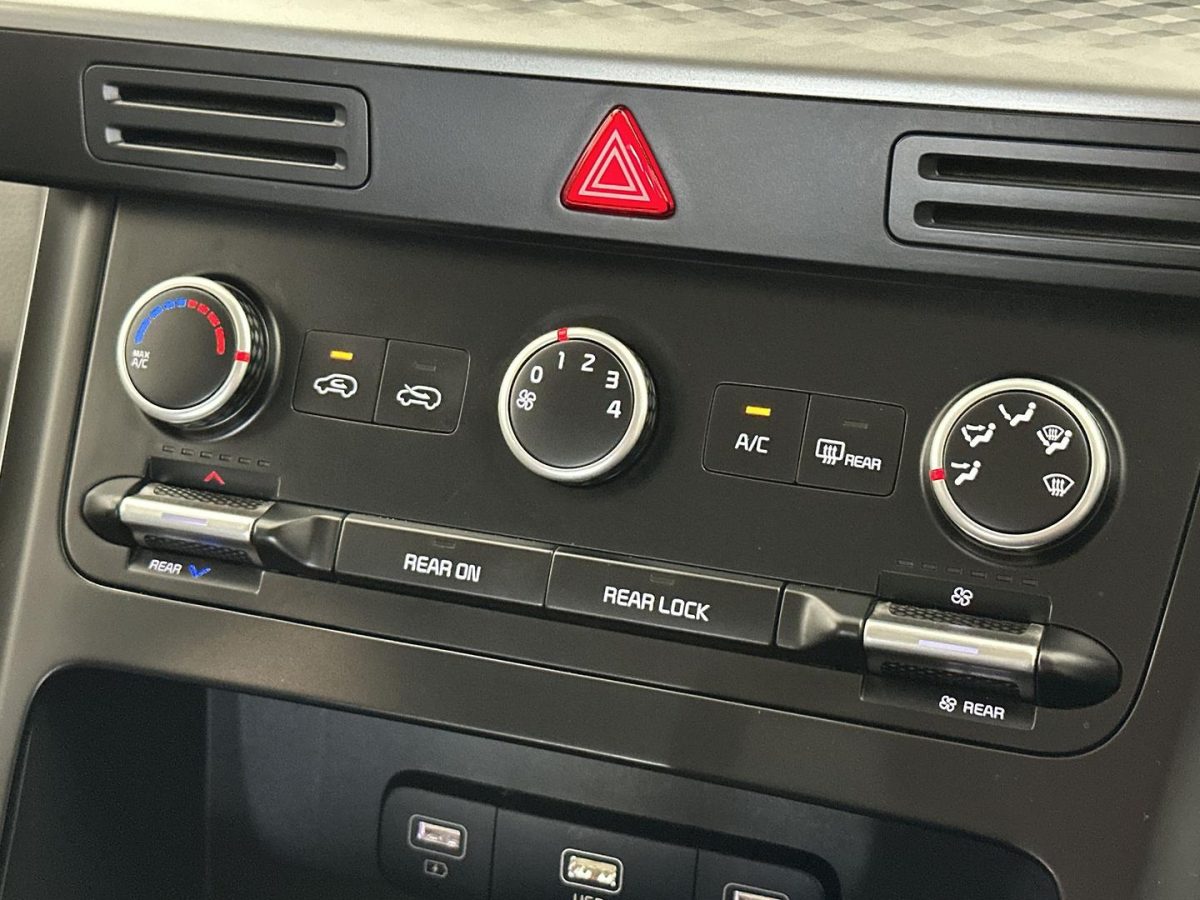 2023 Kia Carnival S