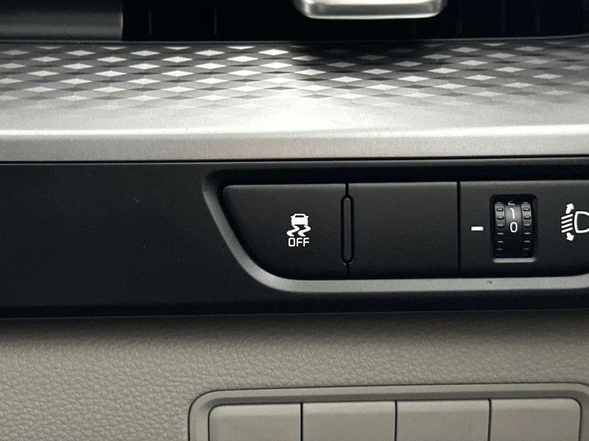 2023 Kia Carnival S