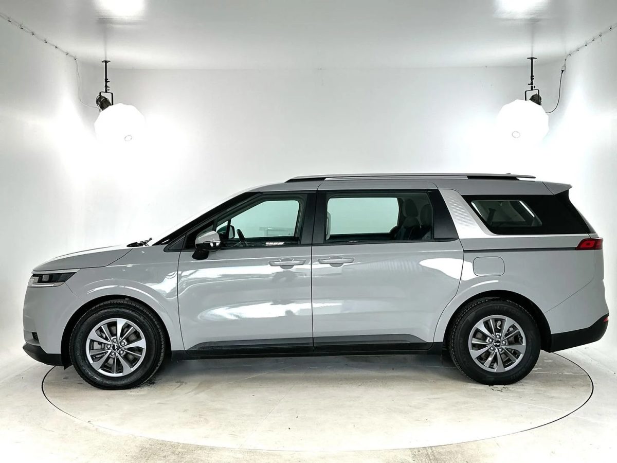 2023 Kia Carnival S