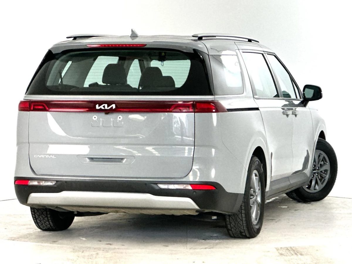 2023 Kia Carnival S