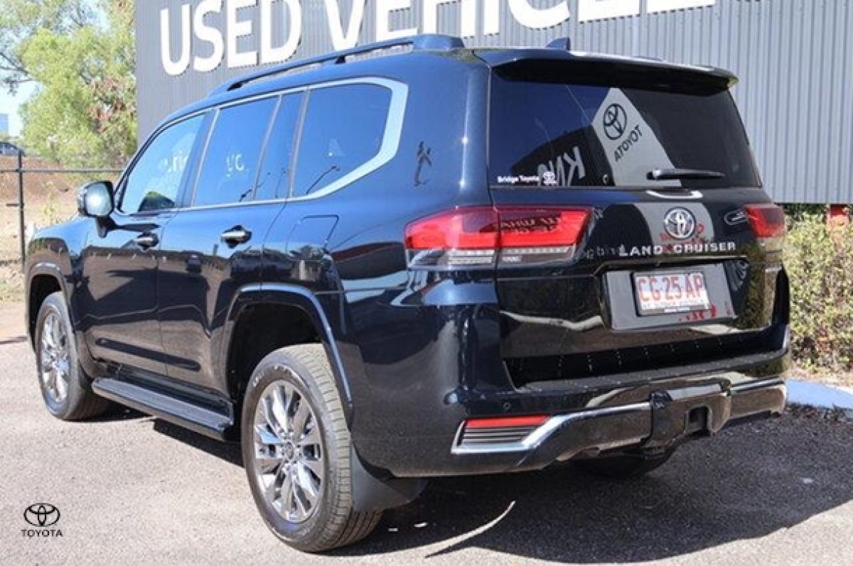 2025 Toyota Landcruiser Sahara ZX