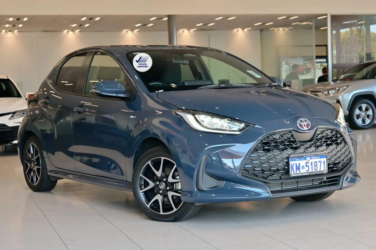 2025 Toyota Yaris Hybrid SX