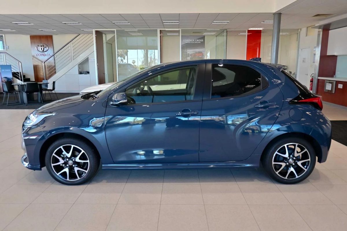 2025 Toyota Yaris Hybrid SX