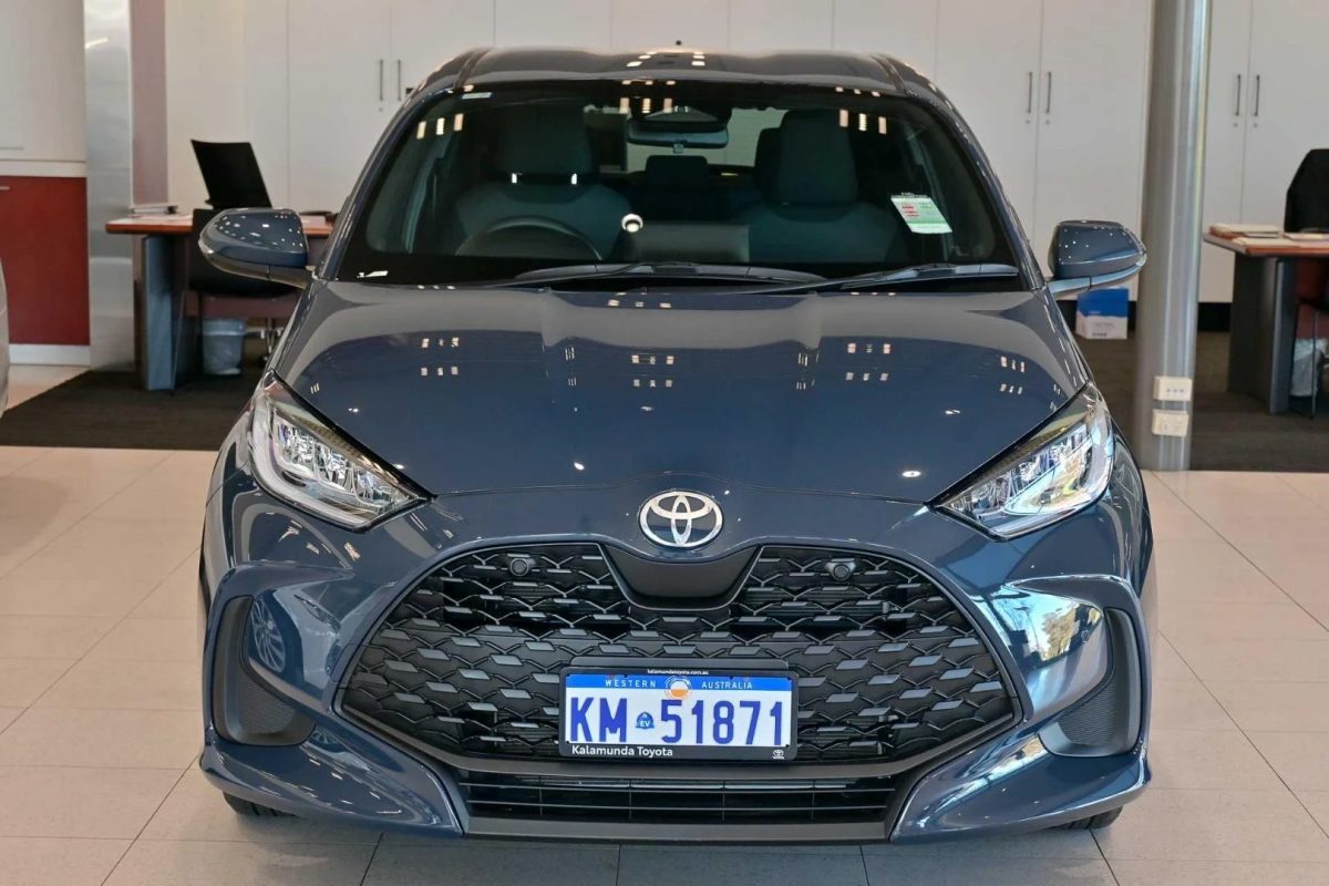 2025 Toyota Yaris Hybrid SX