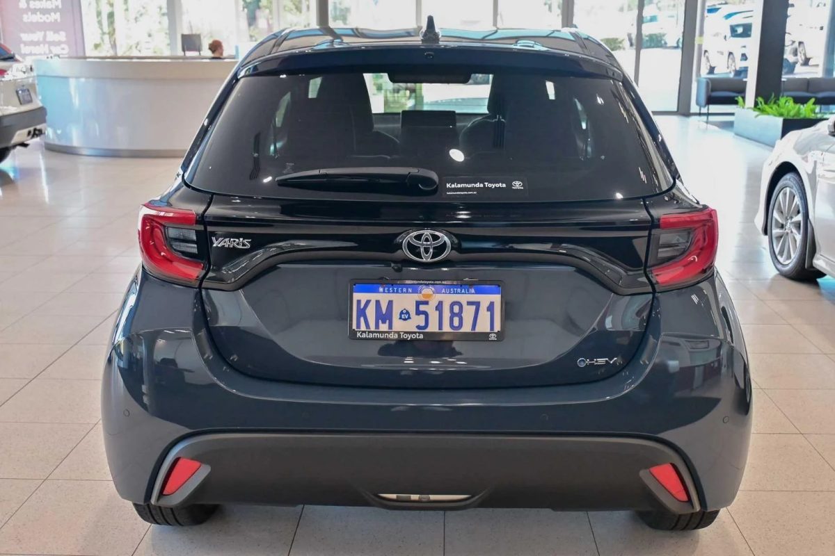 2025 Toyota Yaris Hybrid SX