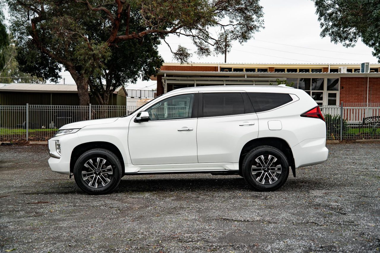 2020 Mitsubishi Pajero Sport GLS