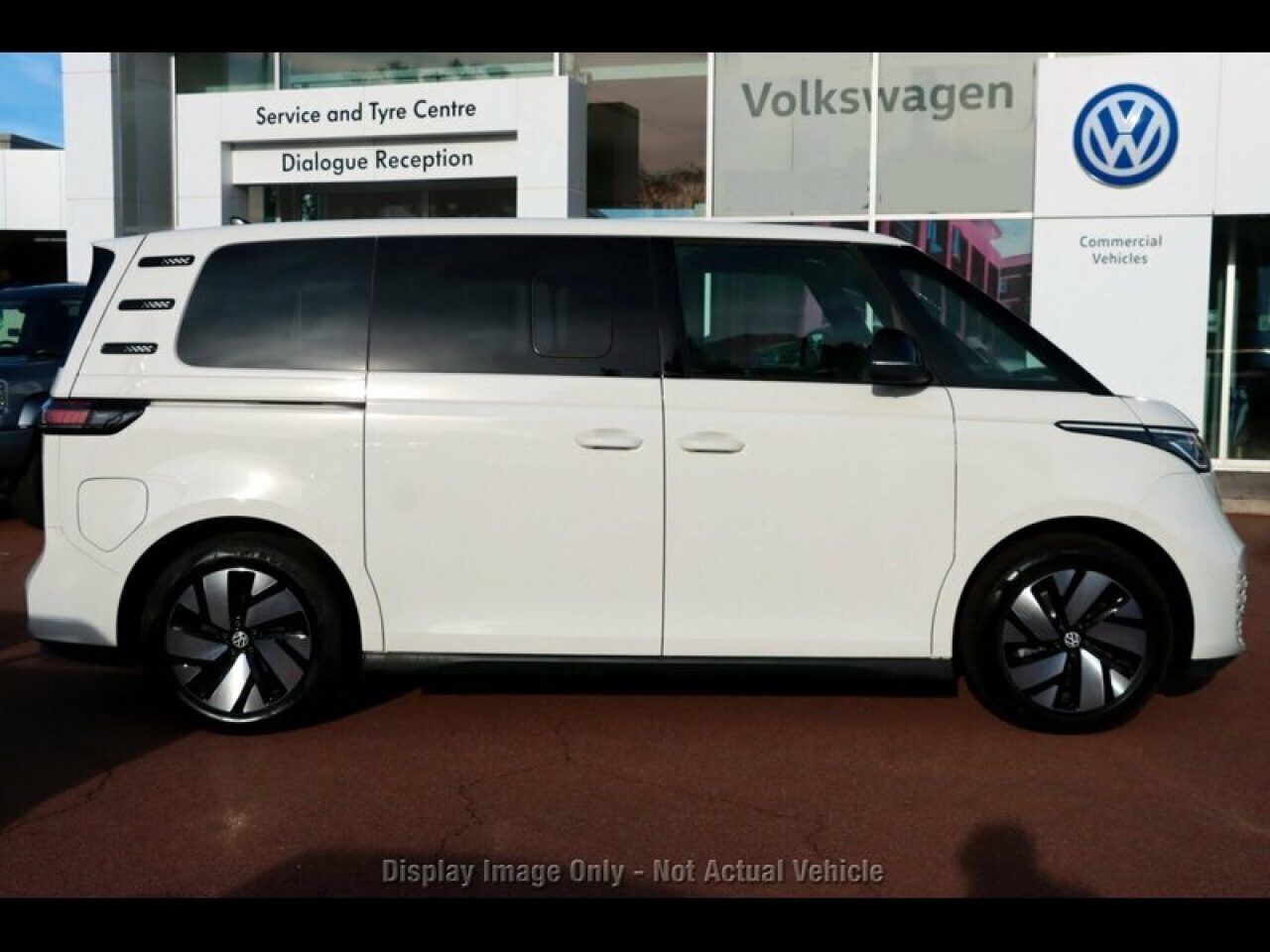 2025 Volkswagen ID. Buzz Pro SWB BEV560 Van Wagon (Candy White) New Car