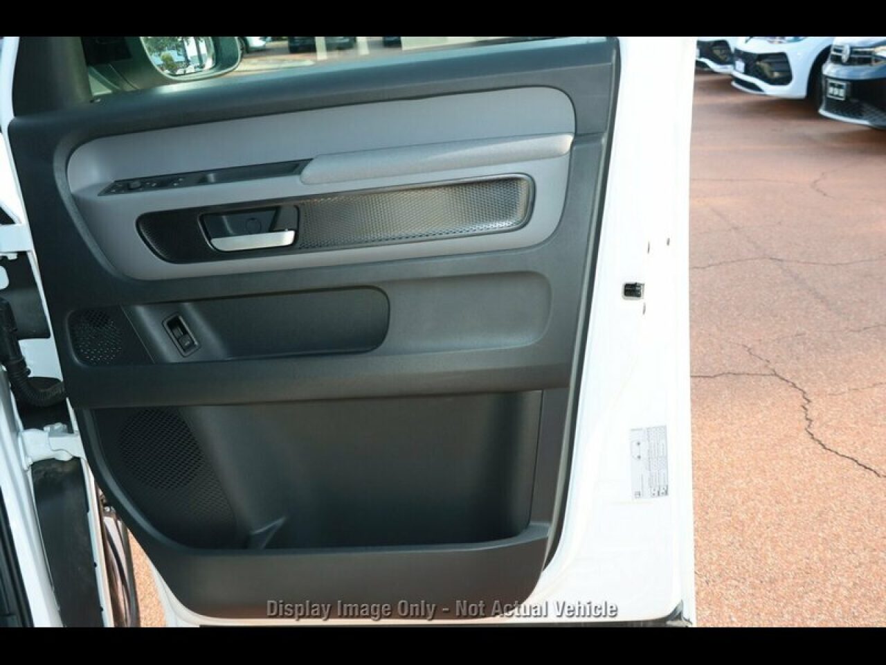 2025 Volkswagen ID. Buzz Pro SWB BEV560 Van Wagon (Candy White) New Car