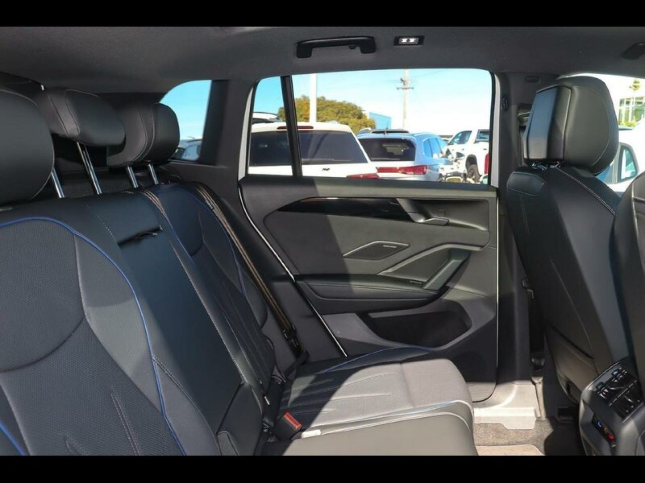 2026 Volkswagen Tiguan 200TSI eHybrid R-Line DSG Wagon (Pure White) Demo Car